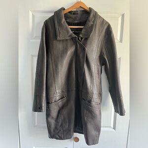 Mark Buchanan Pelle Pelle Woman’sVintage Leather Coat in a size 11/12.